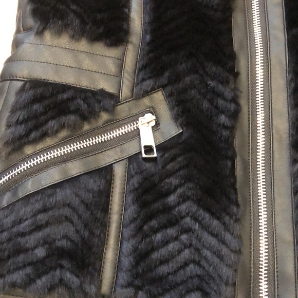 Guess women faux leather vest jacket. - Picture 4 of 5